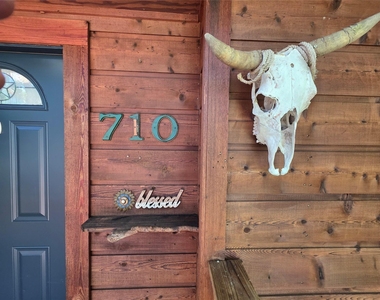 710 E Pony Lane - Photo Thumbnail 1
