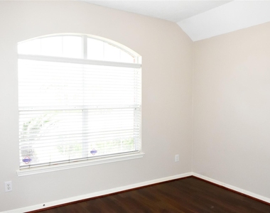 2705 Hewn Rock Way - Photo Thumbnail 5