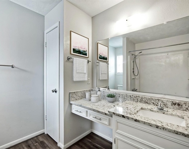308 Lawrence Street - Photo Thumbnail 15