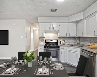308 Lawrence Street - Photo Thumbnail 7