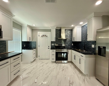 2630 De Soto Street - Photo Thumbnail 4