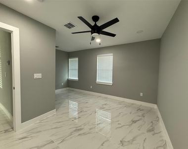 2630 De Soto Street - Photo Thumbnail 9