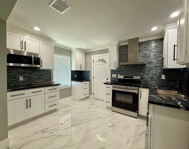2630 De Soto Street - Photo Thumbnail 3