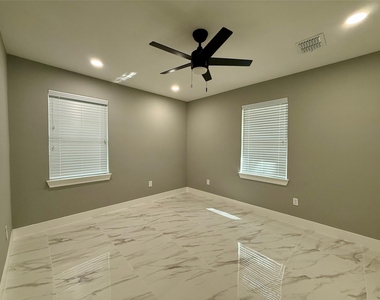 2630 De Soto Street - Photo Thumbnail 12
