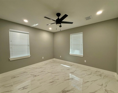 2630 De Soto Street - Photo Thumbnail 6