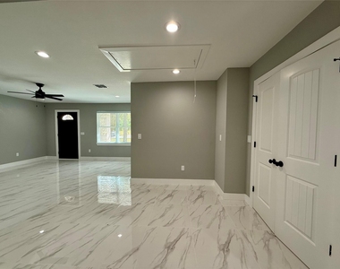 2630 De Soto Street - Photo Thumbnail 5
