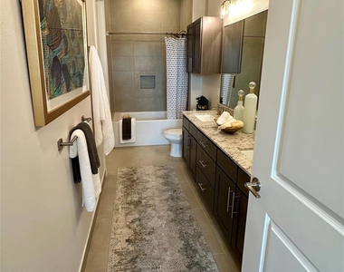3003 Summer Street - Photo Thumbnail 7