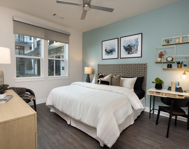 3003 Summer Street - Photo Thumbnail 4