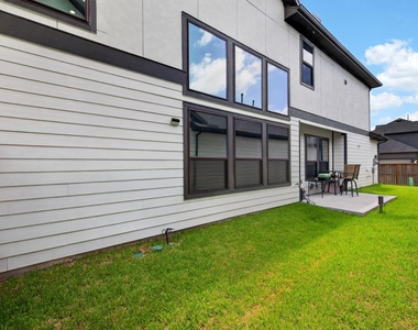 1514 Park Path Drive - Photo Thumbnail 4