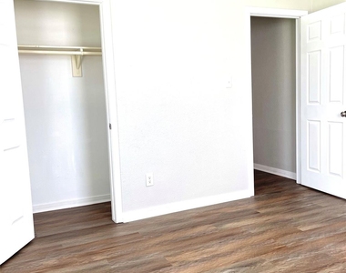 2618 Rosalee Street - Photo Thumbnail 6