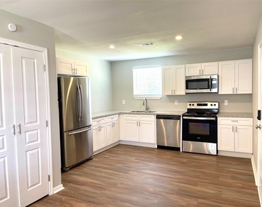 2618 Rosalee Street - Photo Thumbnail 2