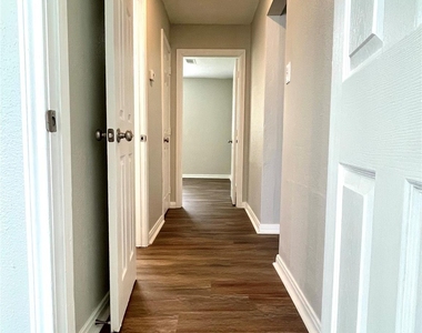 2618 Rosalee Street - Photo Thumbnail 4