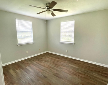 2618 Rosalee Street - Photo Thumbnail 9