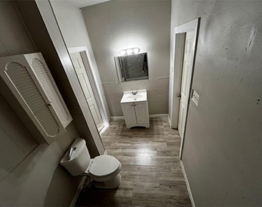 1648 W Rev Dr Ransom Howard Street - Photo Thumbnail 9