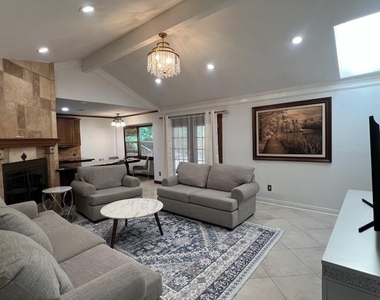 5 Deerfoot Court - Photo Thumbnail 3