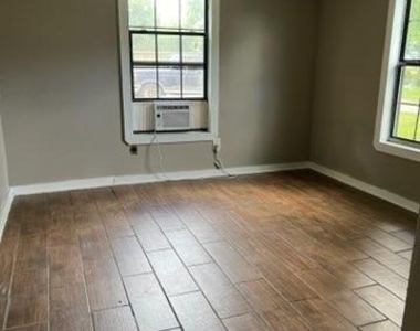 6710 Phillips Lane - Photo Thumbnail 16