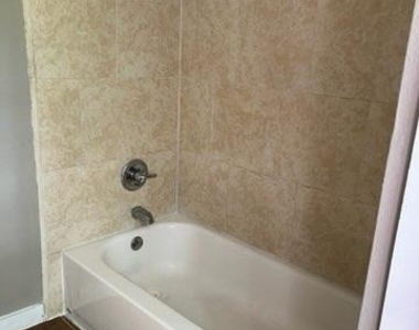 6710 Phillips Lane - Photo Thumbnail 11