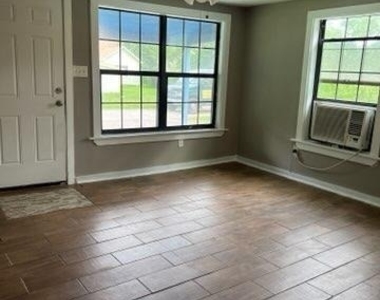 6710 Phillips Lane - Photo Thumbnail 2