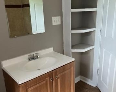 6710 Phillips Lane - Photo Thumbnail 10