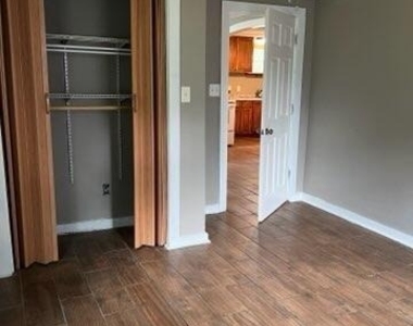 6710 Phillips Lane - Photo Thumbnail 17