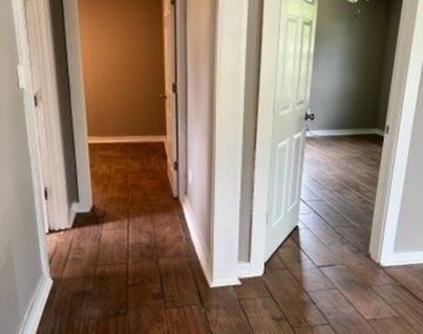 6710 Phillips Lane - Photo Thumbnail 13
