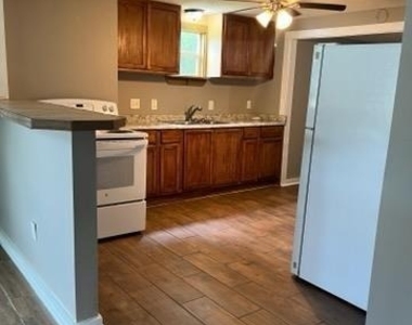 6710 Phillips Lane - Photo Thumbnail 6