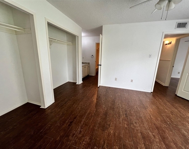 11506 Meadow Pines Court - Photo Thumbnail 14