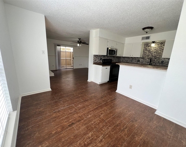 11506 Meadow Pines Court - Photo Thumbnail 4