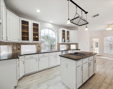 2715 Oakland Drive - Photo Thumbnail 10