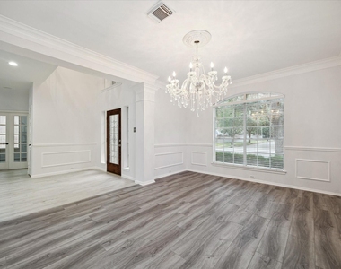 2715 Oakland Drive - Photo Thumbnail 4