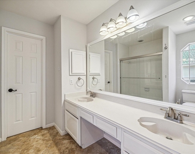 2715 Oakland Drive - Photo Thumbnail 27