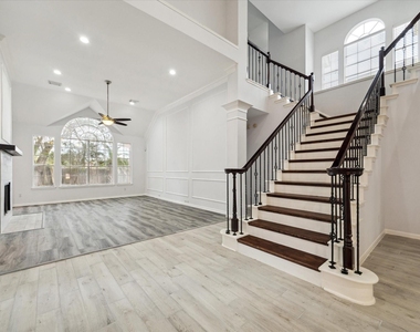 2715 Oakland Drive - Photo Thumbnail 2