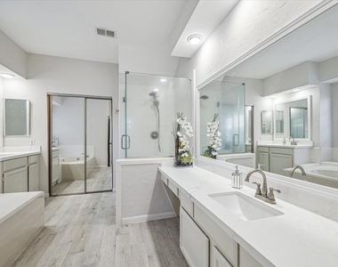 2715 Oakland Drive - Photo Thumbnail 14