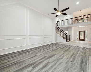 2715 Oakland Drive - Photo Thumbnail 7