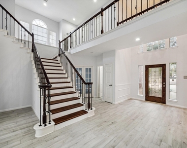 2715 Oakland Drive - Photo Thumbnail 1
