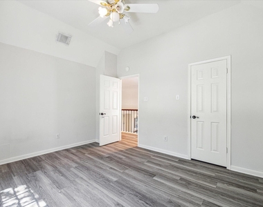 2715 Oakland Drive - Photo Thumbnail 28