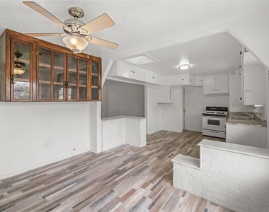 8171 Redfern Drive - Photo Thumbnail 4