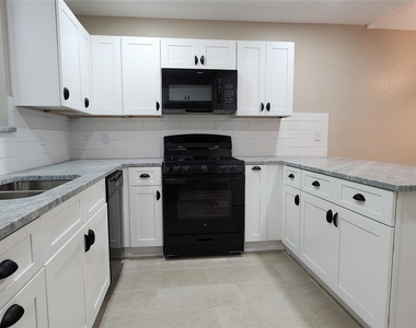 128 Lasso Street - Photo Thumbnail 10