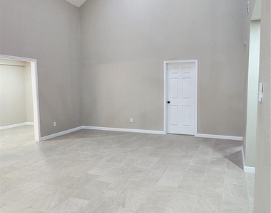 128 Lasso Street - Photo Thumbnail 1
