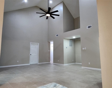 128 Lasso Street - Photo Thumbnail 8