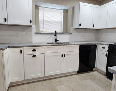128 Lasso Street - Photo Thumbnail 12
