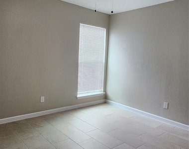 128 Lasso Street - Photo Thumbnail 21