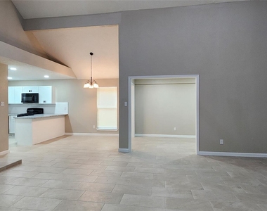 128 Lasso Street - Photo Thumbnail 4