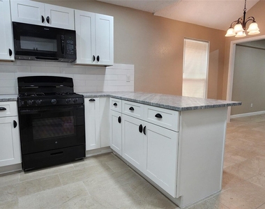 128 Lasso Street - Photo Thumbnail 11