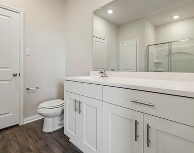 15858 Berry Hill Drive - Photo Thumbnail 10
