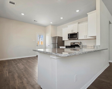 15858 Berry Hill Drive - Photo Thumbnail 3