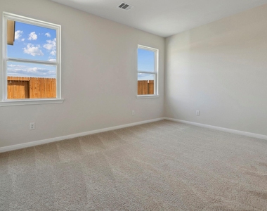 15858 Berry Hill Drive - Photo Thumbnail 8