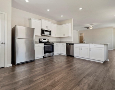 15858 Berry Hill Drive - Photo Thumbnail 5