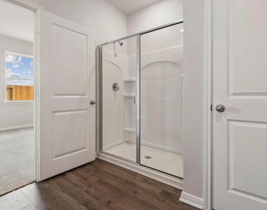 15858 Berry Hill Drive - Photo Thumbnail 11