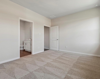 15858 Berry Hill Drive - Photo Thumbnail 9